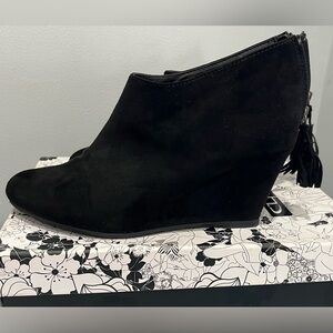 CL by Laundry Black Suede Shoes